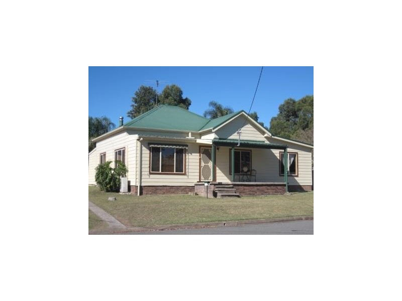 6 Elizabeth Street, Abermain NSW 2326