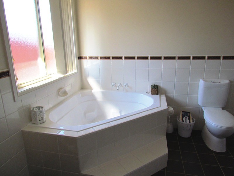 2 Mount Pleasant Grove, Cessnock NSW 2325