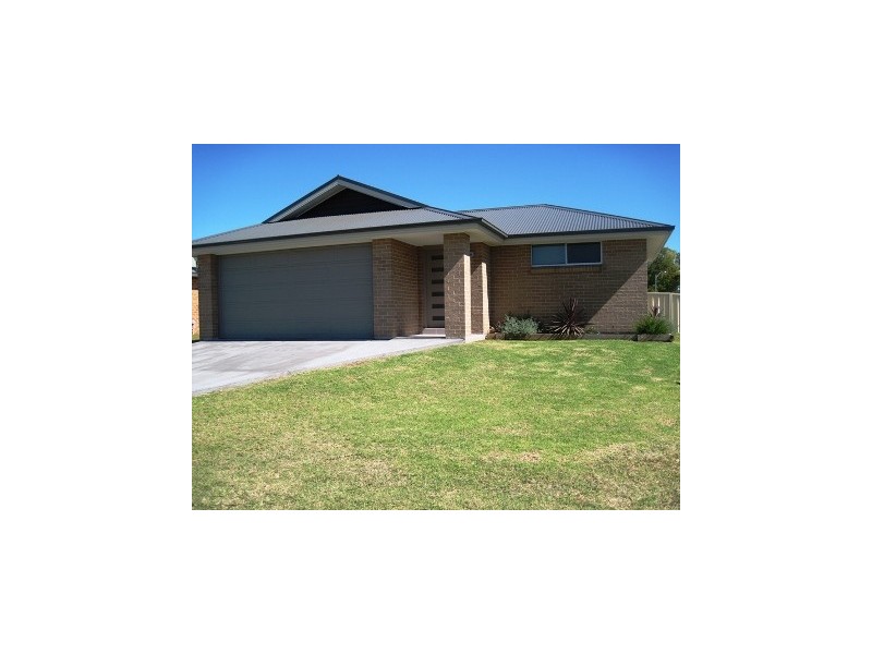13 Robina Way, Cessnock NSW 2325