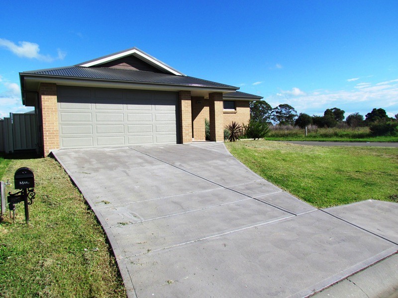 13 Robinia Way, Cessnock NSW 2325