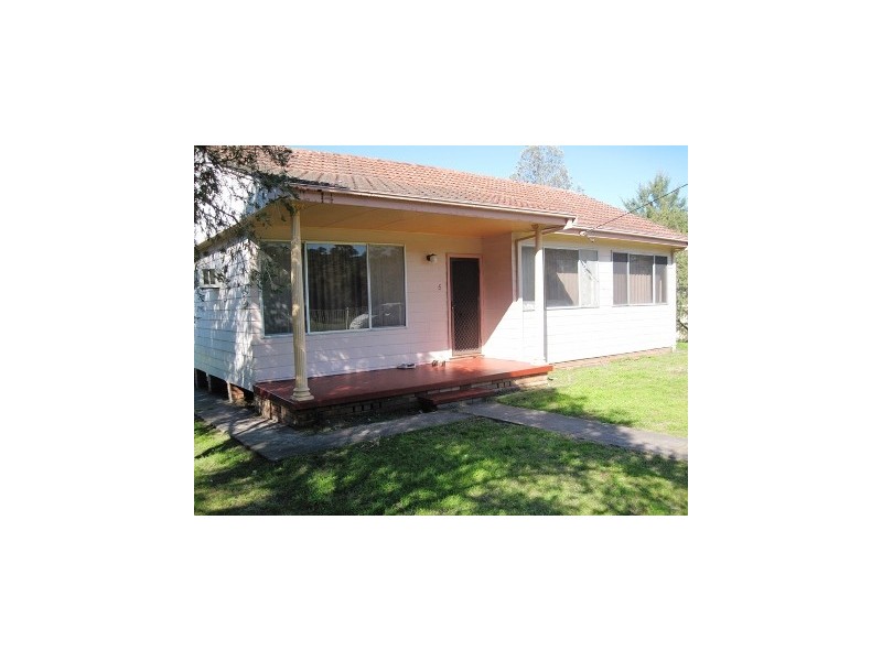 5 Albury Street, Abermain NSW 2326