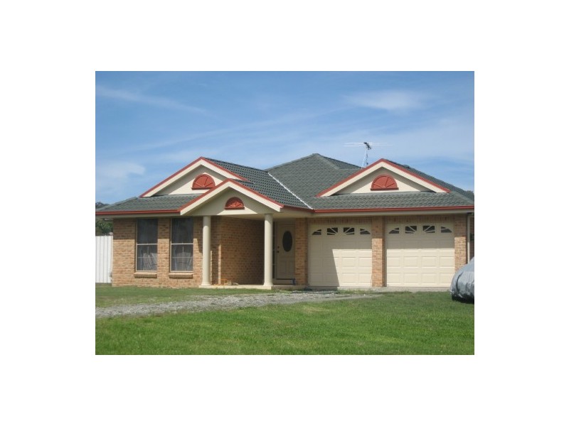 2  Truro Street, Ellalong NSW 2325