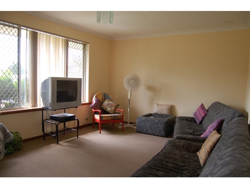 8 Morago Crescent, Cloverdale WA 6105