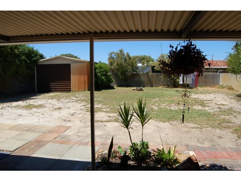 8 Morago Crescent, Cloverdale WA 6105