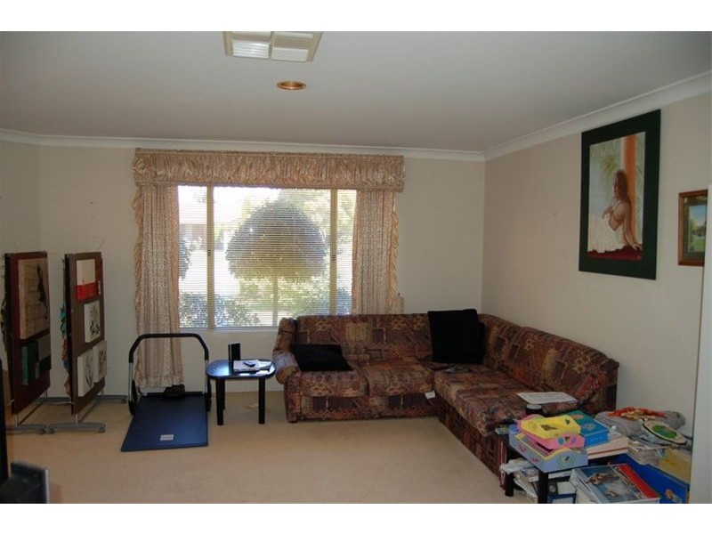 9 Pioneer Drive, Thornlie WA 6108