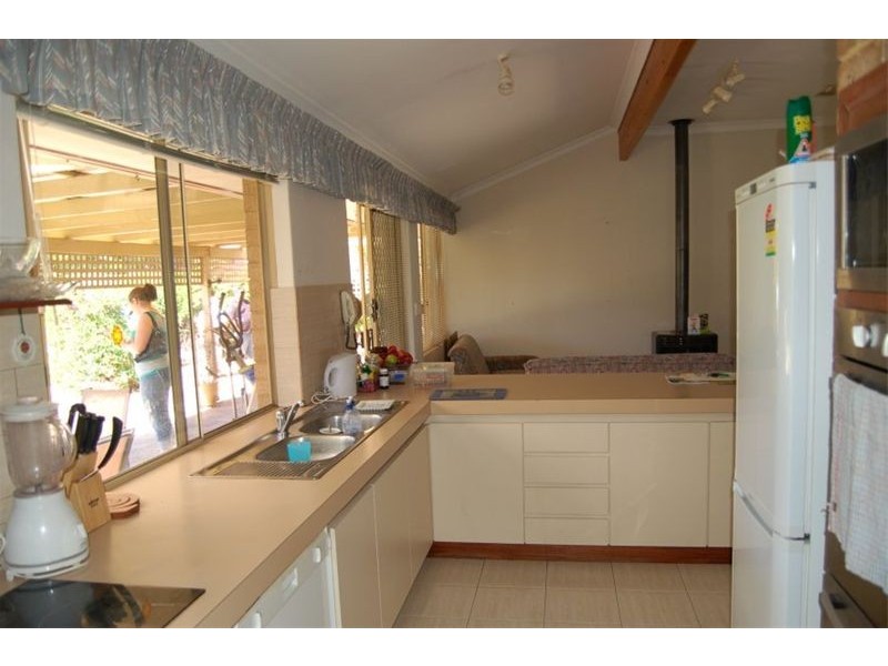 9 Pioneer Drive, Thornlie WA 6108