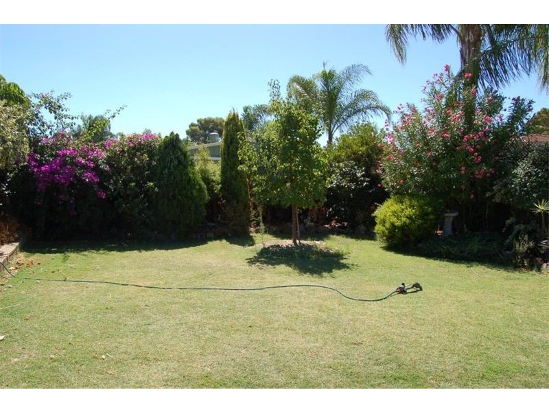 9 Pioneer Drive, Thornlie WA 6108