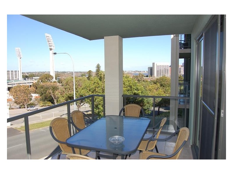 4/14 Waterloo Crescent, East Perth WA 6004