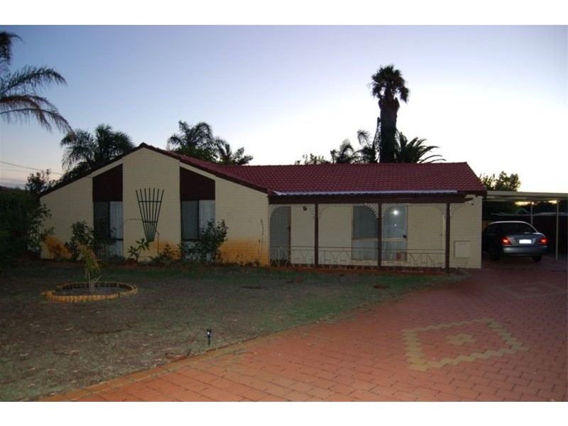 18 Greenway Avenue, Thornlie WA 6108