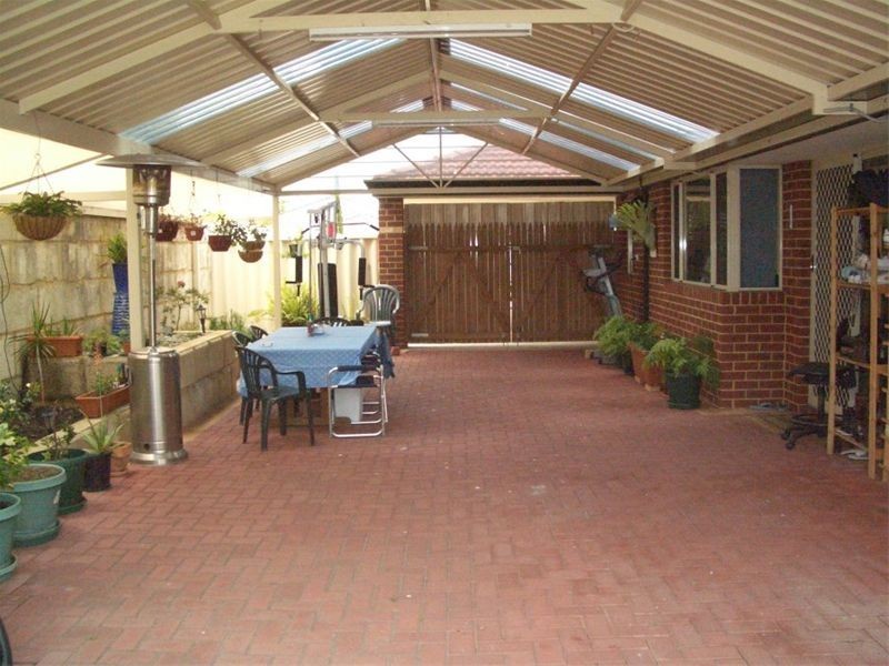 2 Coulthard Crescent, Canning Vale WA 6155