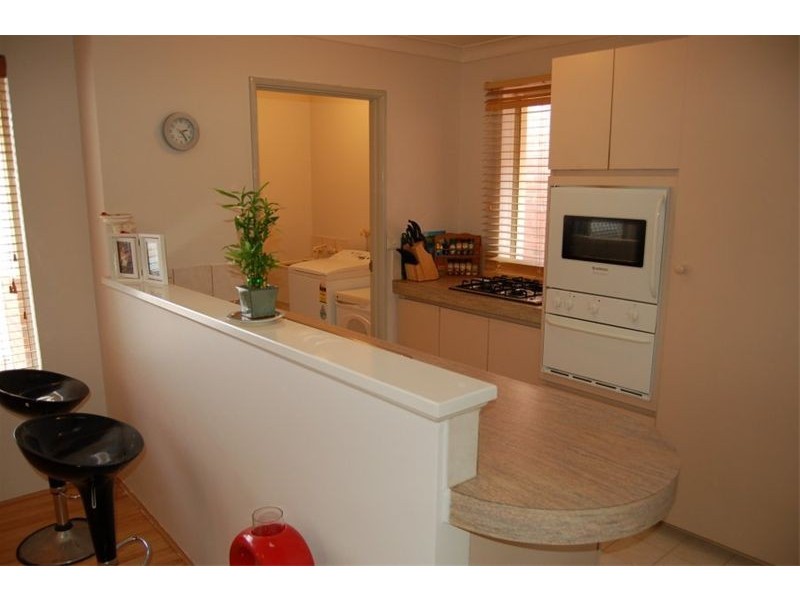 8/13 Norman Street, St James WA 6102