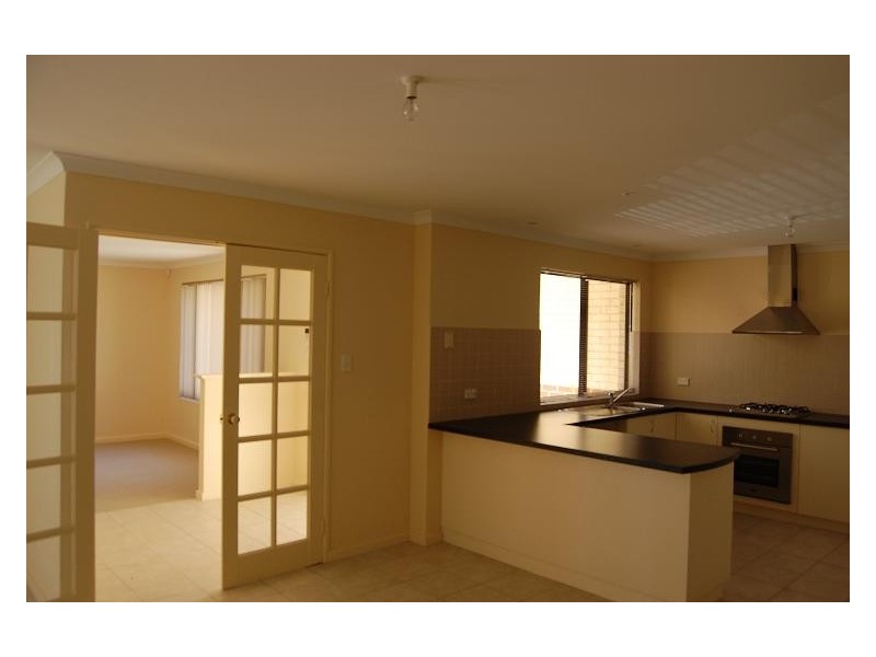 2/7  Humphry Street, St James WA 6102