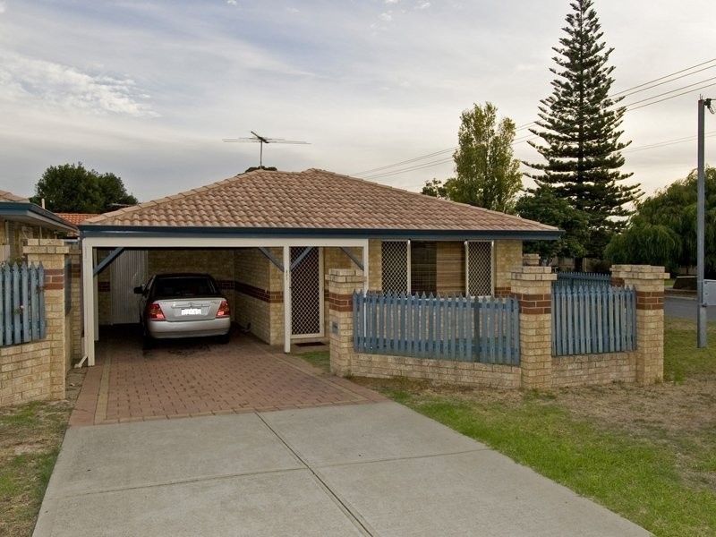 2/1 Quinn Avenue, Bentley WA 6102