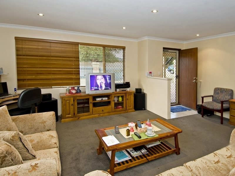 2/1 Quinn Avenue, Bentley WA 6102