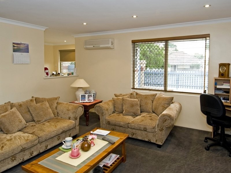 2/1 Quinn Avenue, Bentley WA 6102