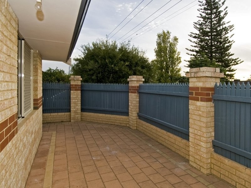2/1 Quinn Avenue, Bentley WA 6102