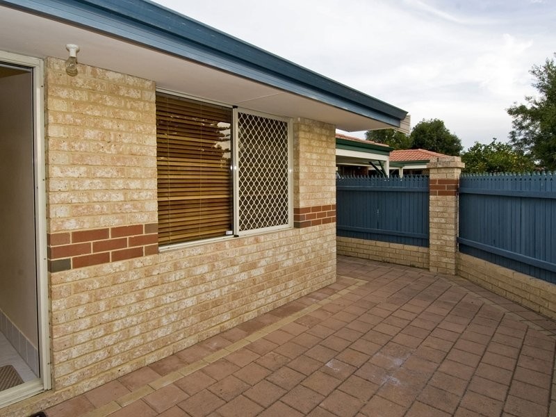 2/1 Quinn Avenue, Bentley WA 6102