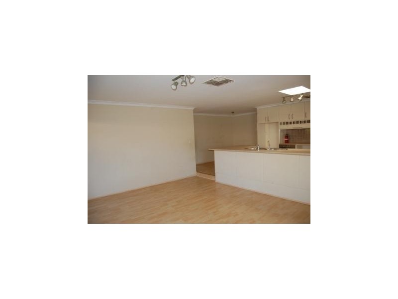 2 Expedition Drive, Thornlie WA 6108