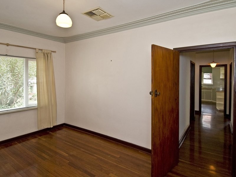 305 Fulham Street, Cloverdale WA 6105