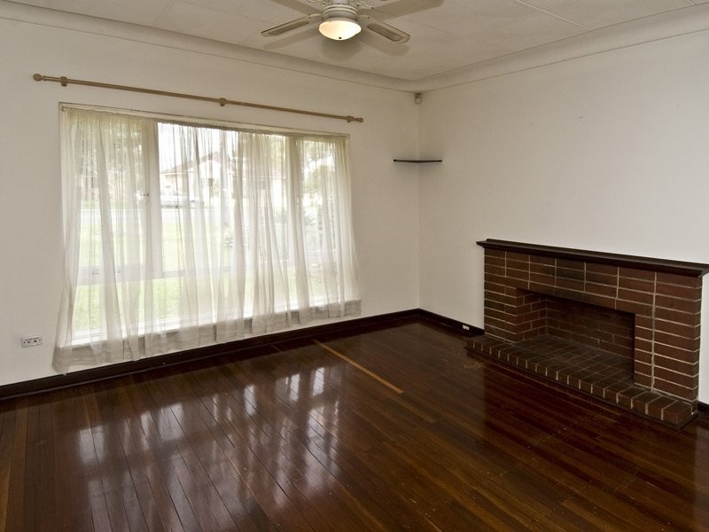305 Fulham Street, Cloverdale WA 6105