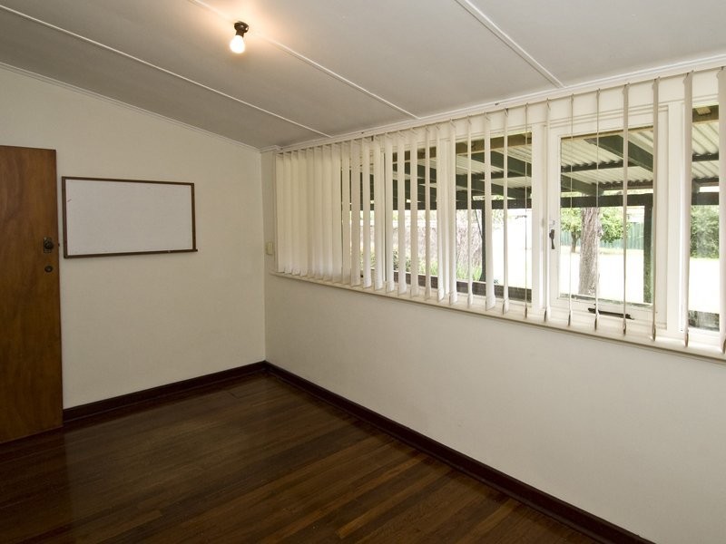 305 Fulham Street, Cloverdale WA 6105