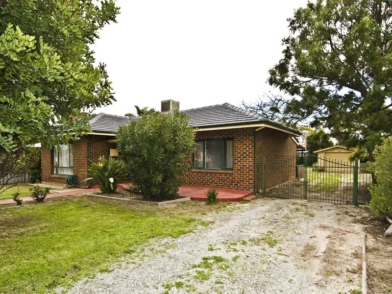 305 Fulham Street, Cloverdale WA 6105