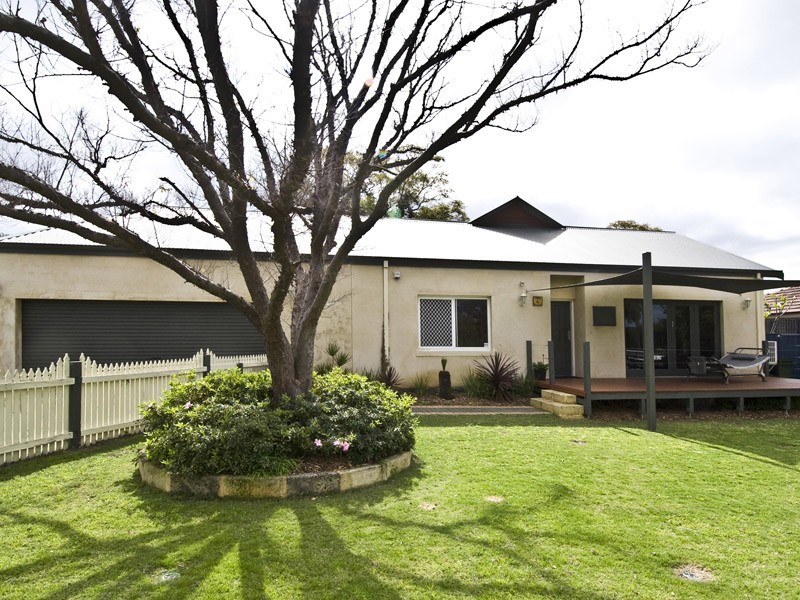 4 Leyland Street, St James WA 6102