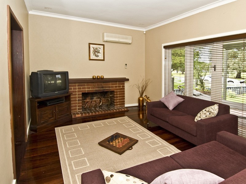 4 Leyland Street, St James WA 6102