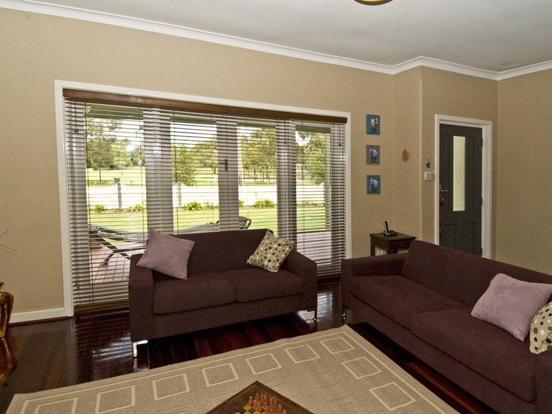 4 Leyland Street, St James WA 6102