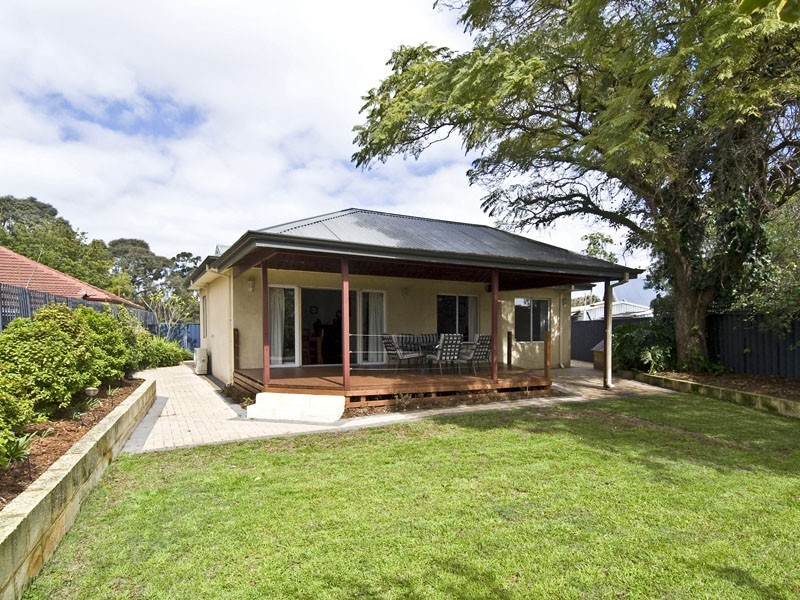 4 Leyland Street, St James WA 6102