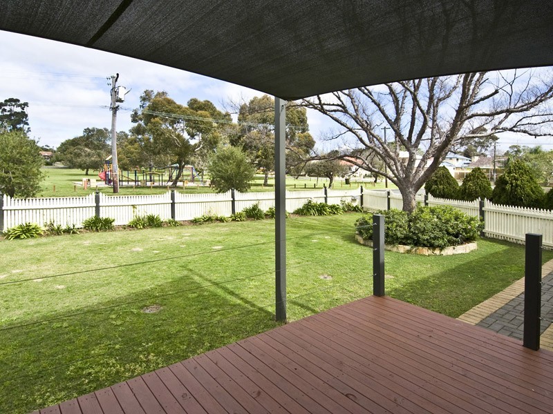 4 Leyland Street, St James WA 6102
