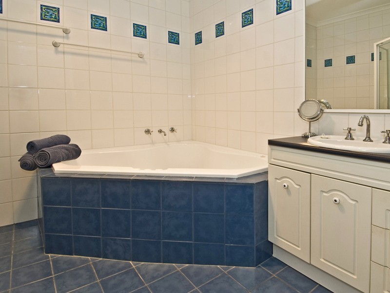 4 Leyland Street, St James WA 6102