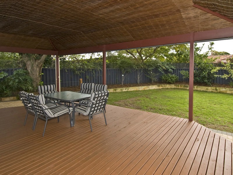 4 Leyland Street, St James WA 6102