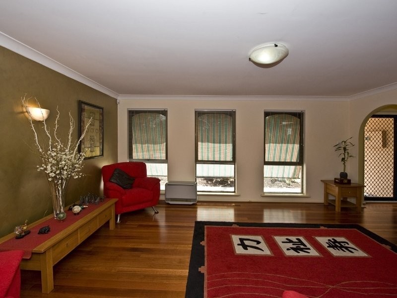 3 Hendon Place, Wilson WA 6107