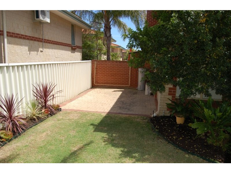 1/17 Clydesdale Street, Victoria Park WA 6100