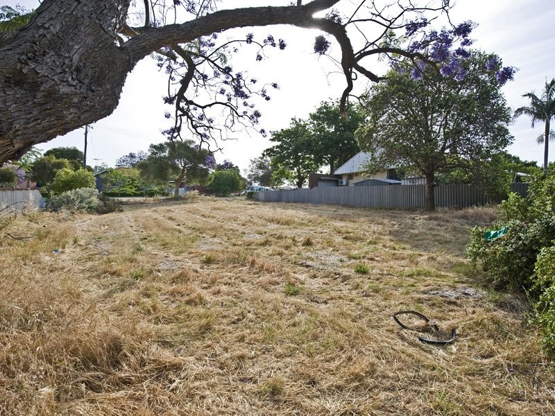 6 Upton Street, St James WA 6102