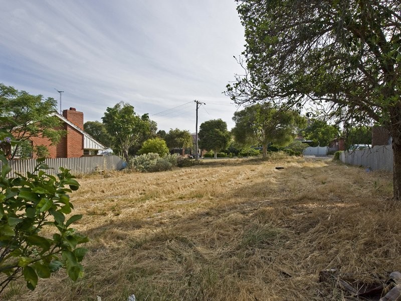 6 Upton Street, St James WA 6102