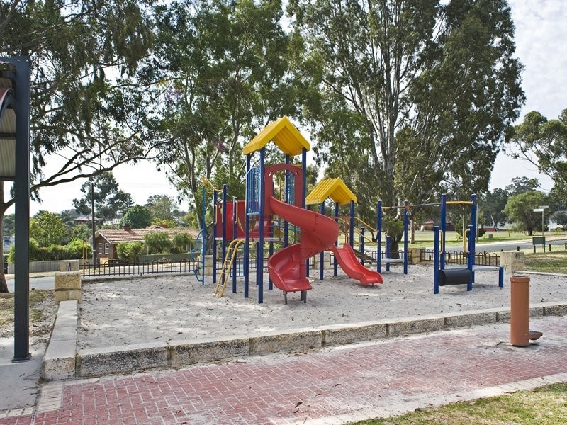 6 Upton Street, St James WA 6102