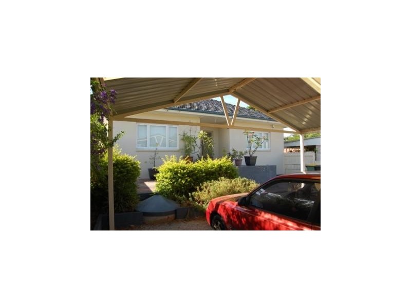 39B Pitt Street, St James WA 6102