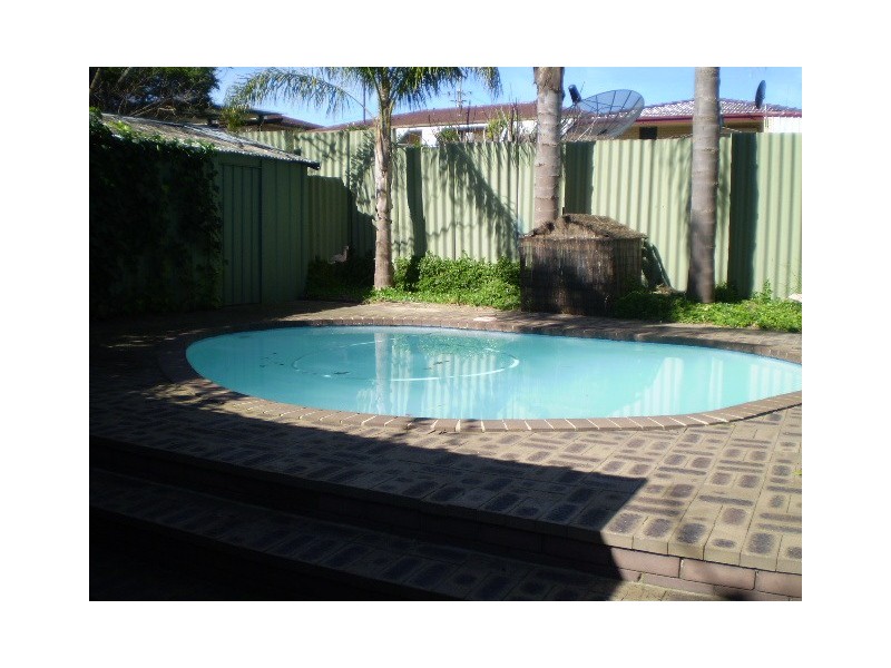 6 Lowes Street, Cloverdale WA 6105