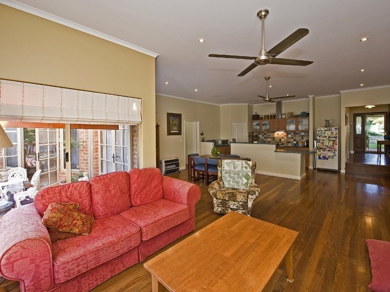 2 Pinedale Street, East Victoria Park WA 6101