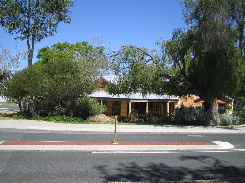 2 Pinedale Street, East Victoria Park WA 6101