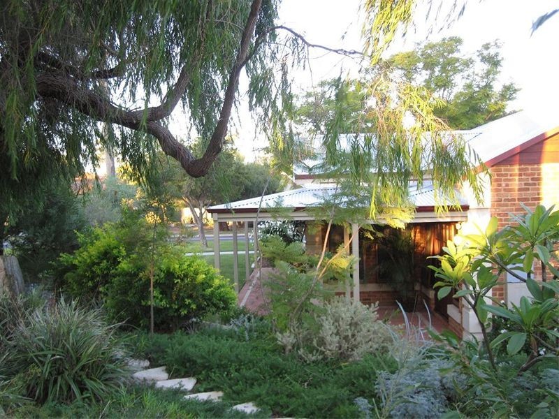 2 Pinedale Street, East Victoria Park WA 6101