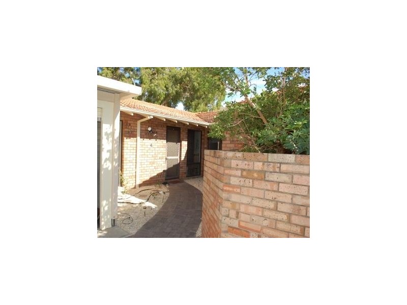 4/10 Lawrence Street, Como WA 6152