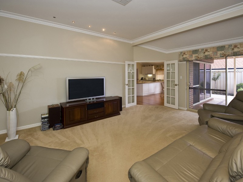 48 Manhattan Avenue, Iluka WA 6028