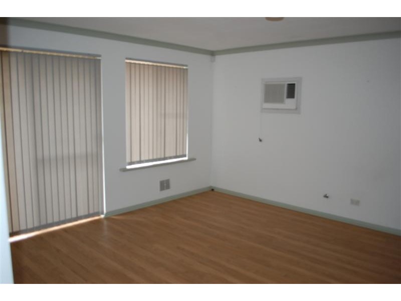 132B Centre Street, Queens Park WA 6107