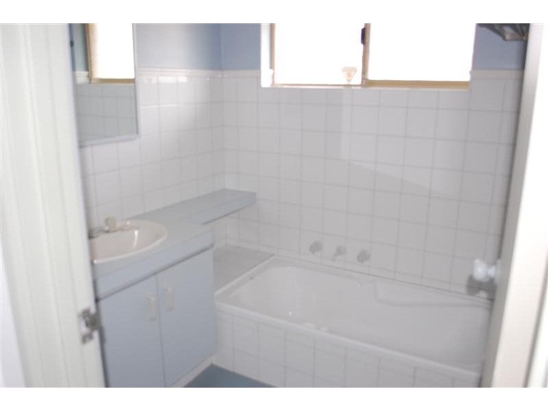 132B Centre Street, Queens Park WA 6107