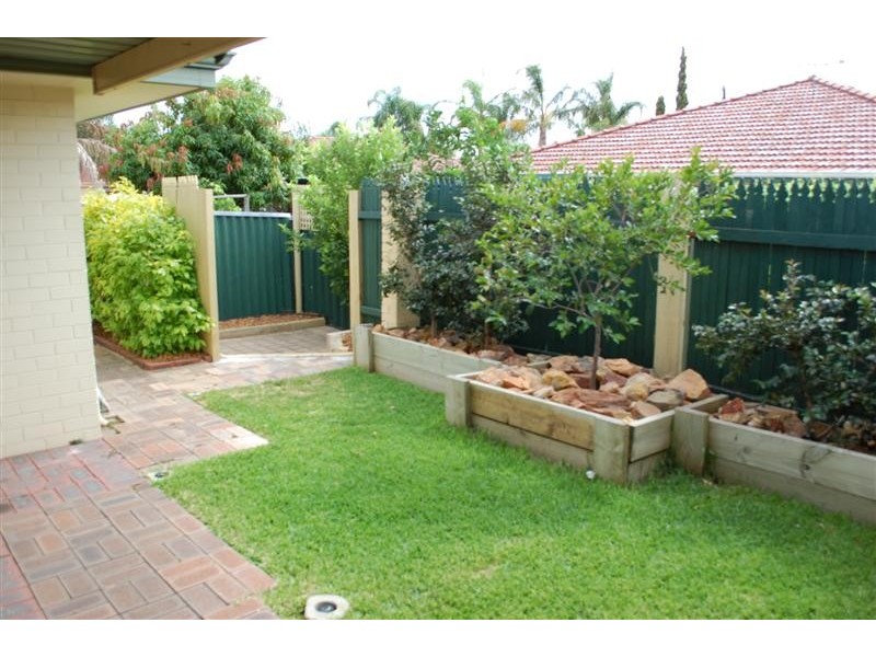 132B Centre Street, Queens Park WA 6107