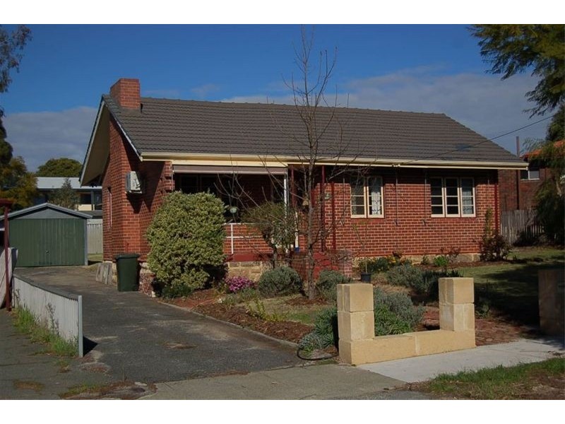 11 Clinton Avenue, St James WA 6102
