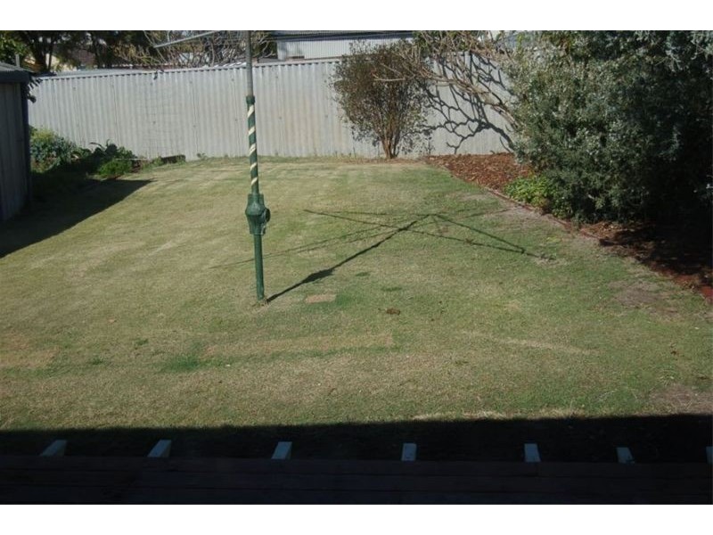 11 Clinton Avenue, St James WA 6102